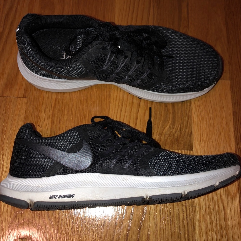 excellent condition nike running sneaker